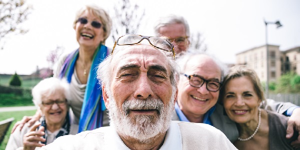 se tiene que promover la socializaci�n en la tercera edad